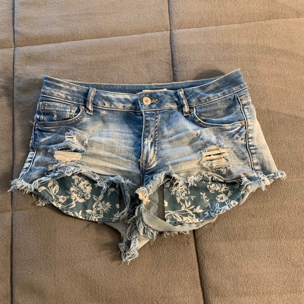 Jean Shorts w/ Pocket Design